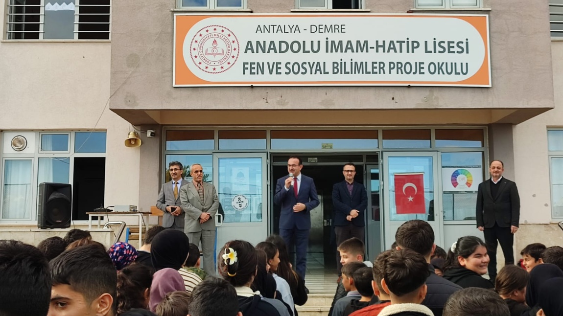 Antalya İl Müftümüz sayın Nazif  Fethi  Yalçınkaya  okulumuzu  ziyaret ederek  öğrencilerimize  hitap ettiler.  Bu nazik  ziyaretleri için İl Müftümüze teşekkür ederiz.